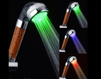Renk Değiştiren Led Işıklı Duş Başlığı Seti- Hortum Askı Seti (Pilsiz- Elektriksiz)