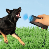 Ultrasonik Zarar Vermeyen Köpek Uzaklaştırıcı ve Eğitici Cihaz