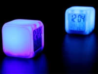7 Renk Değiştiren Alarmlı Dijital Küp Saat